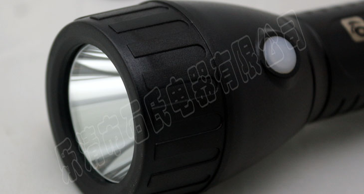 该轻便式防爆强光电筒是一款以LED为光源的防水防爆充电式防爆手电筒,采用隔爆和本安两种防爆型式进行处理，可在易燃易爆场所安全使用，体积小，重量轻，使用轻便灵活。